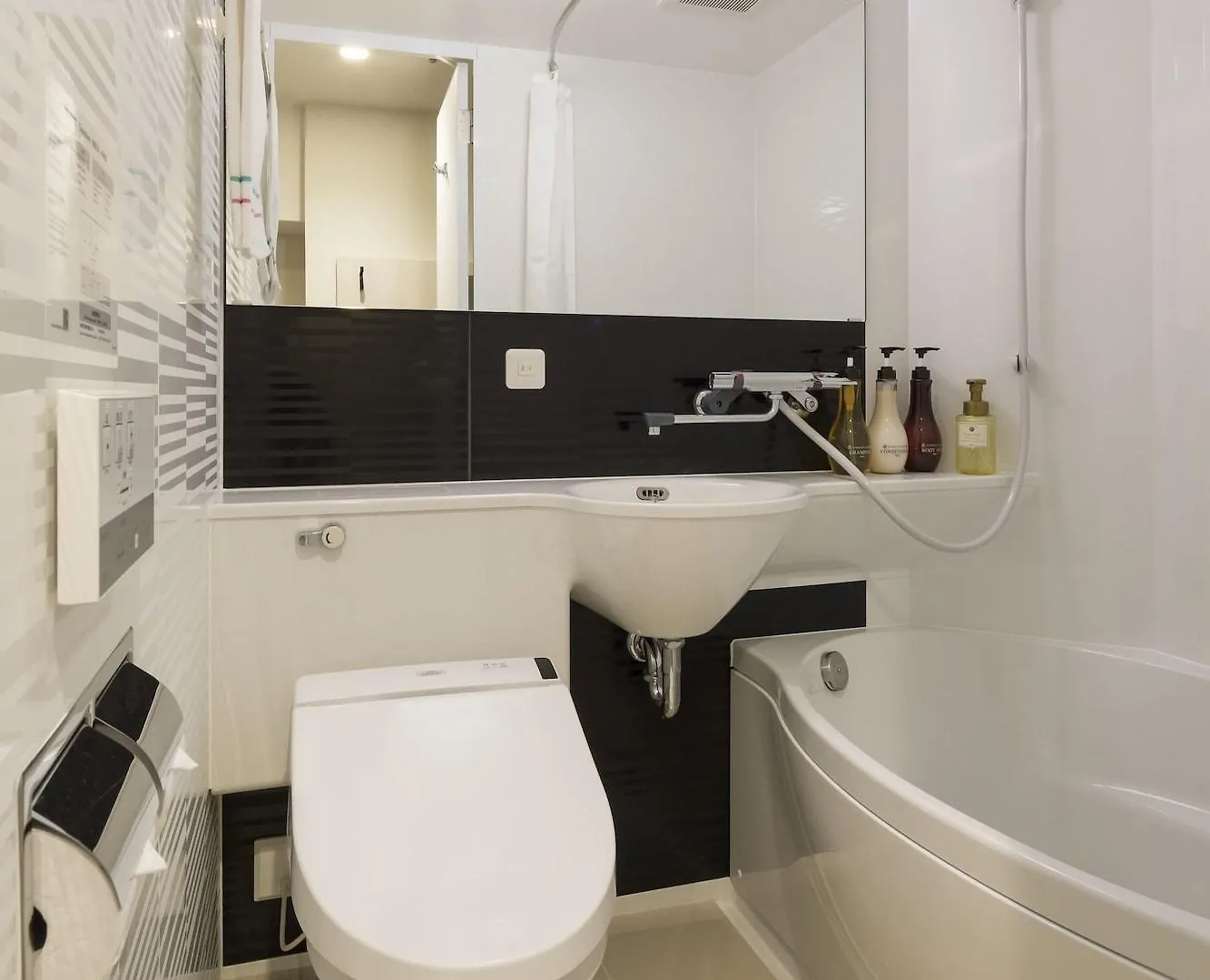 Sarasa Hotel Shin-Osaka 4*, Osaka